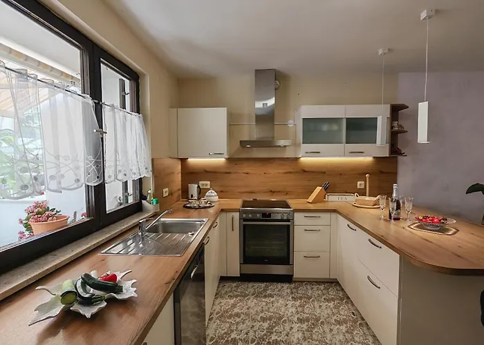 Hisa Ana أنكاران